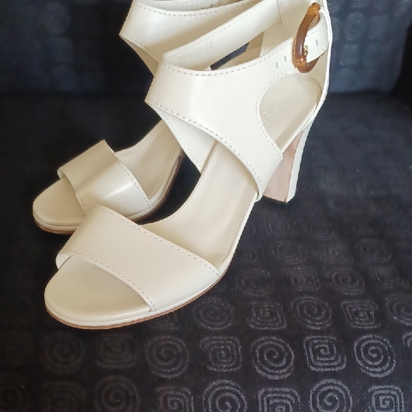 Gucci Cream Block Heel Sandals with Ankle Buckle - Picture 3 of 8